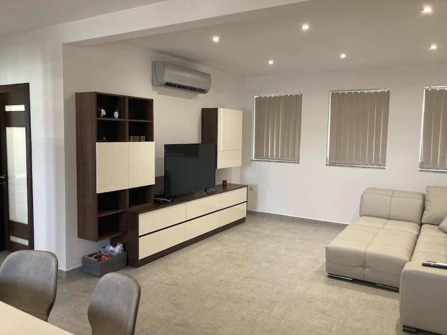 Elegant Maisonette In Malta By Assetflow Pro Apartment Marsaskala Bagian luar foto